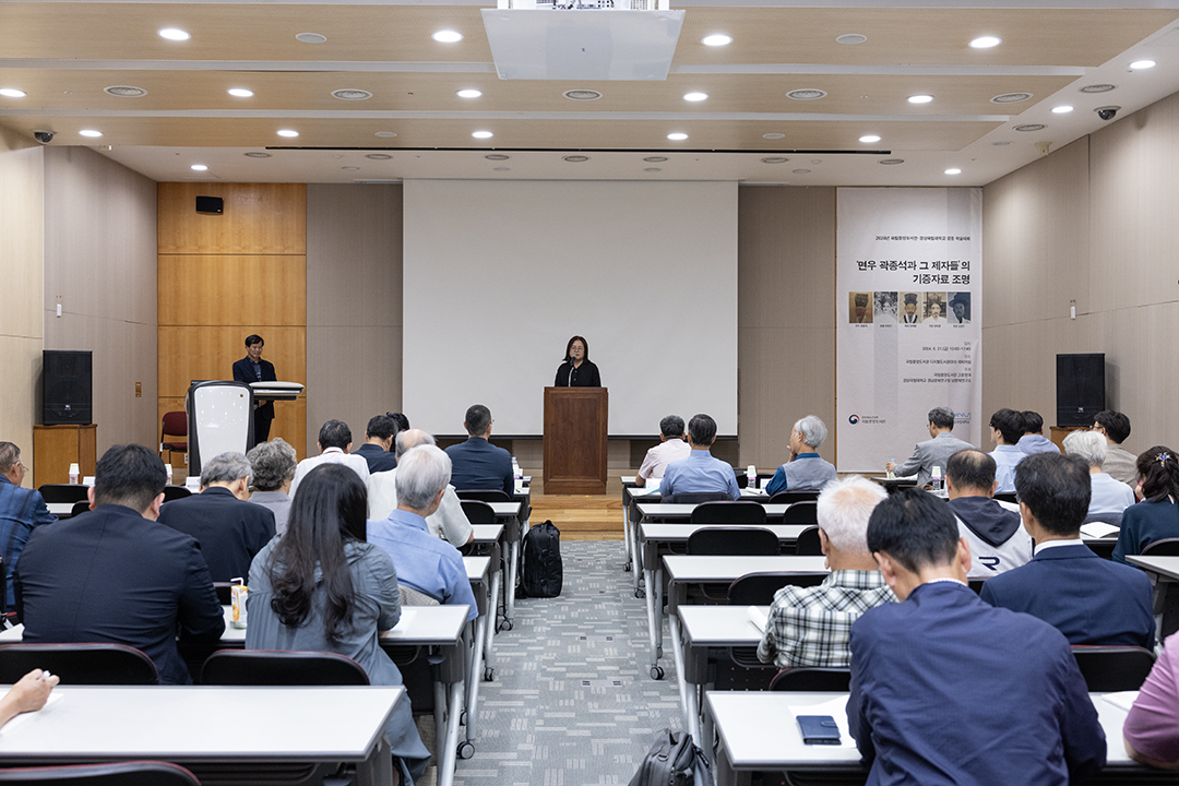 강정화 경남문화연구원 남명학연구소장이 축사를 하고 있다.