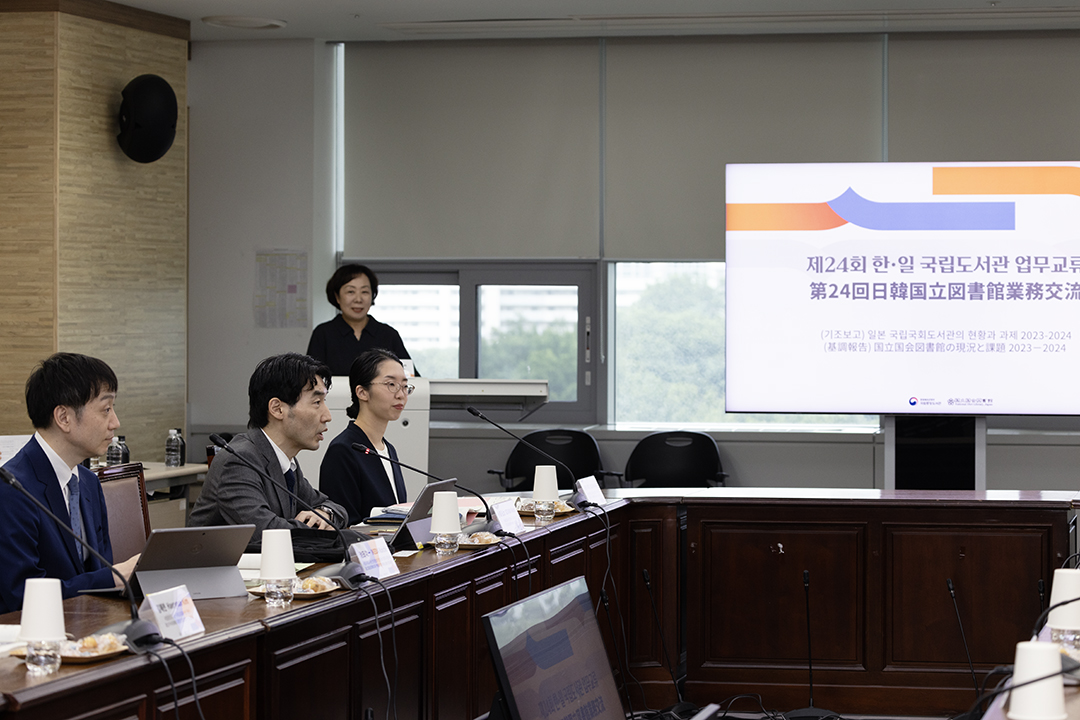 오자와 고타 일본국립국회도서관 총무부 기획과장이 답사를 하고 있다.