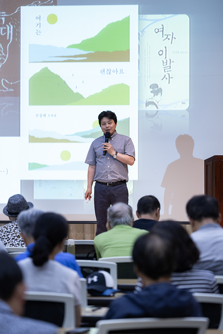 전성태 작가는 신동엽문학상, 오영수문학상, 현대문학상, 이효석문학상, 한국일보문학상, 아름다운작가상을 받았다.