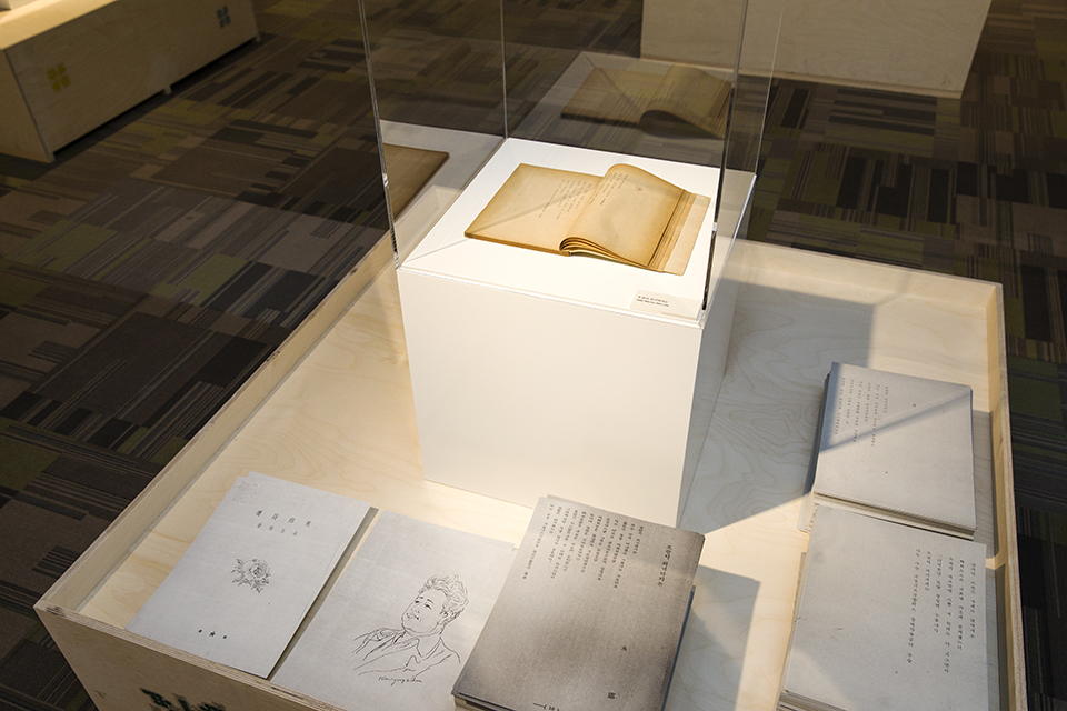 “꽃으로 만나는 근현대시 展, 「그대, 내게 꽃이 되어」” 전시장 전경.