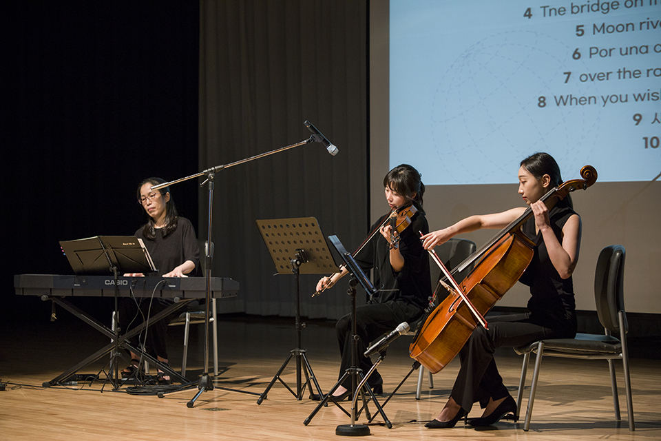 공연은 추억의 영화음악을 주제로 연주되었다.